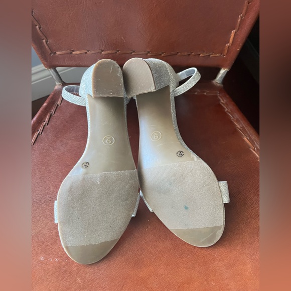 Worthington glitzy silver strappy sandal heels - Picture 3 of 3